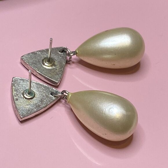 💛 Vintage White Gold Plated Marcasite & Faux Pearl Earrings - Picture 4 of 5